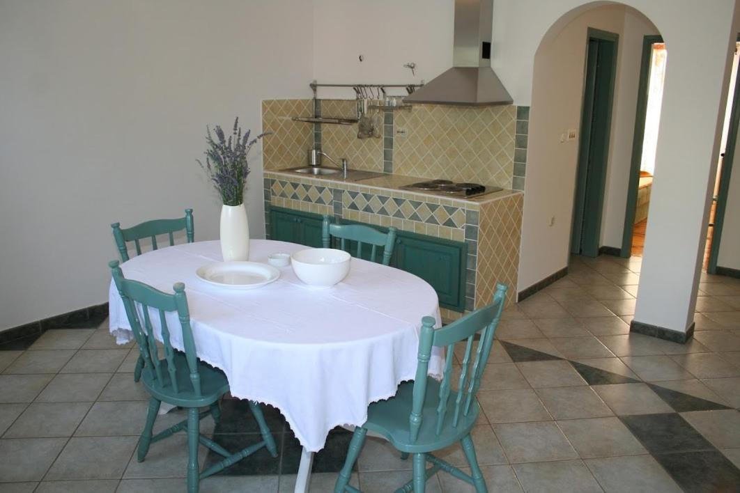 Apartmani Mladina Jelsa  Extérieur photo